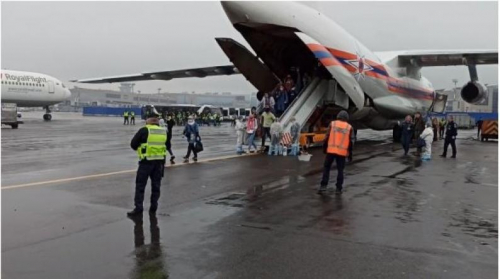 روسيا تجلي 64 شخصا من مواطنيها من قطاع غزة بينهم 31 طفلا