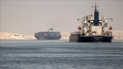 مصر.. نجاح تعويم سفينة جانحة جديدة بقناة السويس