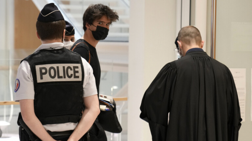 فرنسا: محاكمة 13 شخصا بتهمة التنمر وتهديد مراهقة انتقدت الإسلام