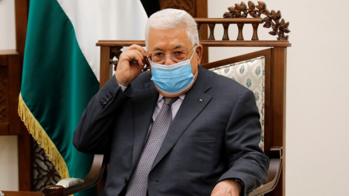 الرئيس الفلسطيني محمود عباس يهدي شيخ الأزهر نسخة خاصة من العهدة العمرية