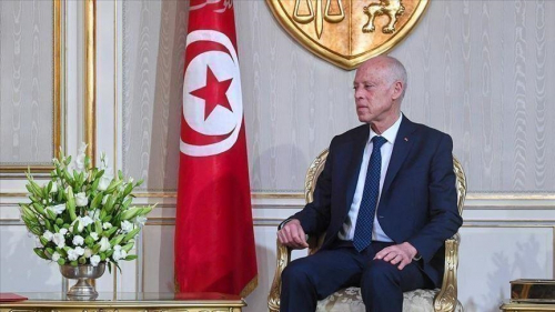 تونس.. سعيد يبحث مع رؤساء حكومات سابقين الأزمة السياسية بالبلاد