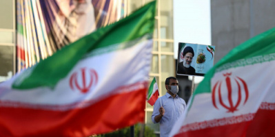 إيران: روحاني ومرشحون آخرون يهنئون رئيسي بالفوز بالانتخابات الرئاسية قبيل صدور النتائج الرسمية