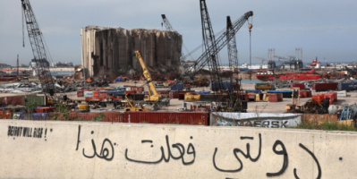 بينهم وزراء سابقون.. المحقق العدلي في قضية انفجار مرفأ بيروت يبدأ بملاحقة سياسيين وأمنيين