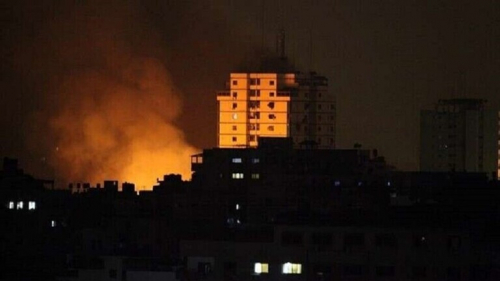 غارات إسرائيلية على مواقع فلسطينية في قطاع غزة والمقاومة تطلق نيران مضاداتها الأرضية