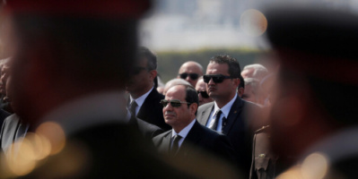 مصر تنظم أول جنازة عسكرية في تاريخها لسيدة بحضور السيسي