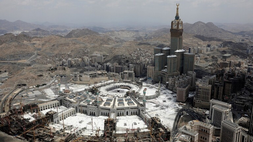 السعودية توقف إصدار تصاريح الصلاة بالحرم