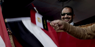مصر تعيد 140 مواطنا عالقا في ليبيا