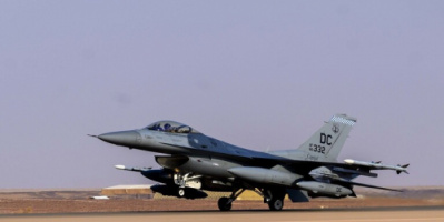الجيش الأمريكي: وصول مقاتلات "أف – 16" إلى قاعدة الأمير سلطان في السعودية