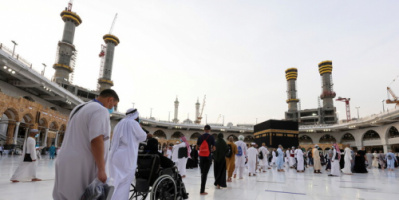 الحجاج يتوافدون إلى المسجد الحرام لأداء طواف الوداع 