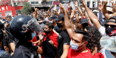 مظاهرات حاشدة في تونس مناهضة لحكومة المشيشي ولحركة "النهضة"