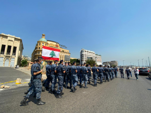 لبنان.. مسيرة صامتة لعناصر قوى الأمن تكريما لضحايا انفجار مرفأ بيروت