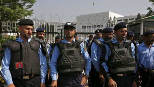 مقتل ضابطين ومتمردين اثنين باشتباكات عنيفة شمال غربي باكستان