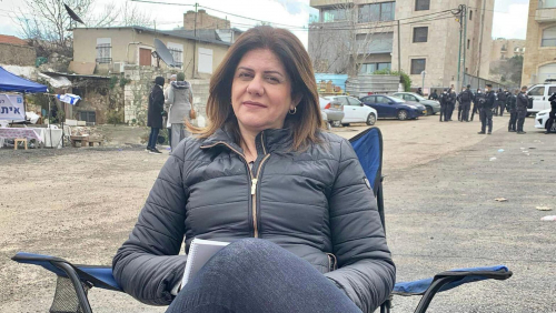الرئيس الفلسطيني يمنح الصحفية الراحلة شيرين أبو عاقلة وسام "نجمة القدس" تقديرا لعملها