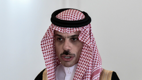 وزير الخارجية السعودي: أيدينا ممدودة لإيران