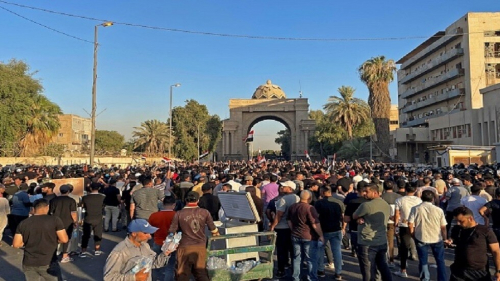 العراق.. أنصار الصدر يقتحمون البرلمان في المنطقة الخضراء احتجاجا على ترشيح السوداني لرئاسة الوزراء