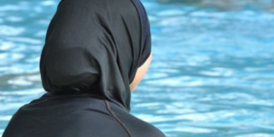 السلطات المصرية تلزم الفنادق بالسماح بـ"البوركيني" في المسابح