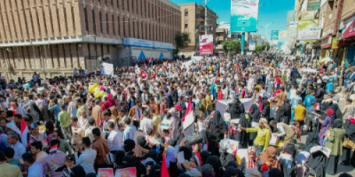 تعز : مسيرة جماهيرية حاشدة دعت لها المقاومة الشعبية للاحتفاء بذكرى ثورة 11 فبراير