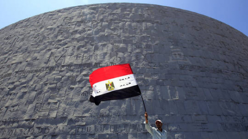 مصر.. العثور على أموال طائلة في غرفة سرية تحت الأرض