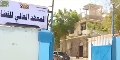 مسلحون يسطون على معهد القضاء في عدن ويسرقون 40 مليون ريال