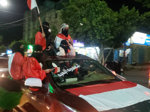 وزير داخلية الحوثي مخاطباً نساء صنعاء المشاركات باحتفال 26 سبتمبر: اللي ماربوه أهله يربوه الناس
