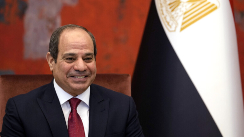 الرئيس المصري عبد الفتاح السيسي يعزل مسؤولين كبيرين