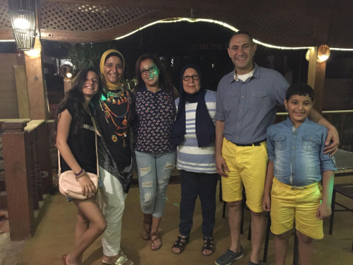 نجلة رجل أعمال تطالب السيسي بالتدخل بعد استيلاء موظفين سابقين على منشآتها الفندقية بسيناء