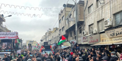 أردنيون يتظاهرون احتجاجا على القصف الإسرائيلي المتواصل على غزة