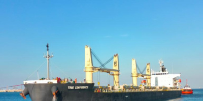إصابة سفينة تجارية أمريكية إصابة جسيمة في خليج عدن وإجلاء طاقمها