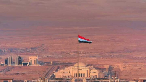 بارتفاع برج القاهرة.. السيسي يرفع علم مصر على أعلى سارية في البلاد