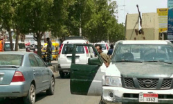 يحدث في عدن: طقم للحزام الامني يصدم باص ركاب ويصيب مواطن ويحتجز مالك الباص