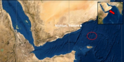 مسلحون يهاجمون سفينة قبالة سواحل المهرة: هل عادت عصابات البحر الأحمر؟