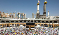 العبور إلى مكة.. فقط لمن يحمل التصريح