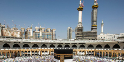 العبور إلى مكة.. فقط لمن يحمل التصريح