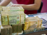 الريال اليمني يهوِي إلى أدنى مستوياته.. انهيار تاريخي يُفاقم الأزمة الاقتصادية