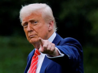 أنقذتُ حياتك من إسرائيل.. ترامب يهاجم خامنئي ويهدد بحرب جديدة بعد أن أطلق مجلس الشيوخ يده