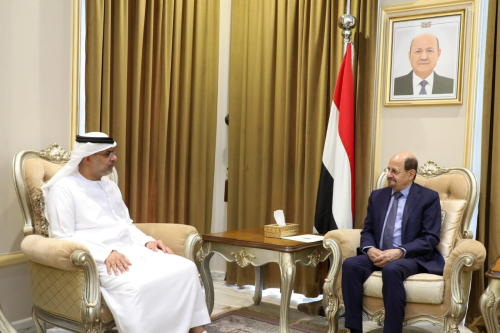 بعد أشهر من التباين.. لقاء "تنسيق المواقف" بين اليمن والإمارات يخفي أكثر مما يظهر