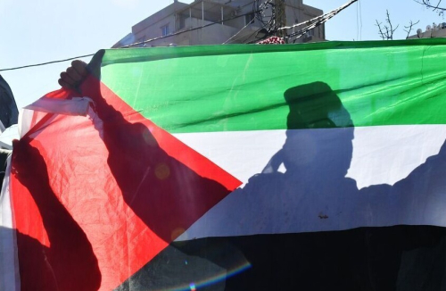 بقانون الإرهاب.. لندن تشن حملة اعتقالات جماعية طالت 55 من أنصار فلسطين