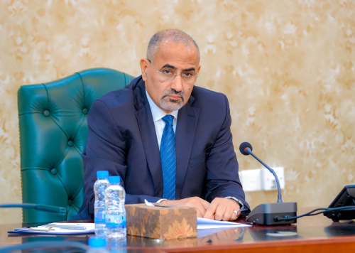 الزُبيدي يتخذ قرارات مفاجئة بشأن الكهرباء وأزمة الوقود في عدن… التفاصيل كاملة