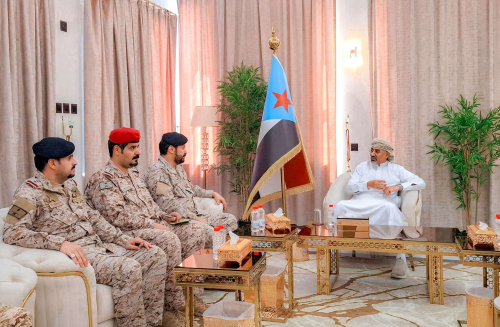 الزُبيدي يلتقي قيادات عسكرية سعودية في عدن... تفاصيل خطة ميدانية قد تغيّر قواعد اللعبة