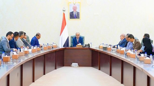 بن بريك يأمر بالتحقيق العاجل… ما كشفته الحكومة عن البناء في مجاري السيول بعدن يفجر مفاجآت
