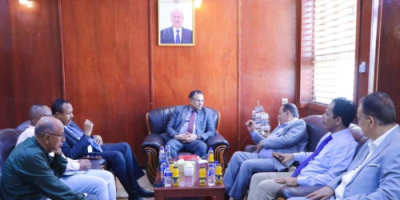 مباحثات سرية في عدن قد تقلب موازين الأمن الغذائي وتنهي صيد القراصنة... تفاصيل خطة السقطري