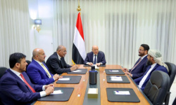 بعد شكوى "الانتقالي".. "الرئاسي" يعقد اجتماعاً استثنائياً ويتعهد بـ"التوافق الوطني" وإنهاء التفرد بالقرار