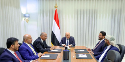 بعد شكوى "الانتقالي".. "الرئاسي" يعقد اجتماعاً استثنائياً ويتعهد بـ"التوافق الوطني" وإنهاء التفرد بالقرار