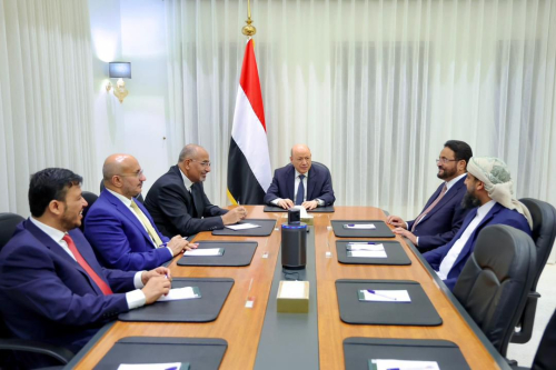 بعد شكوى "الانتقالي".. "الرئاسي" يعقد اجتماعاً استثنائياً ويتعهد بـ"التوافق الوطني" وإنهاء التفرد بالقرار