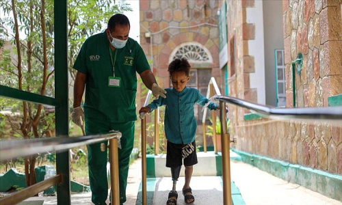 إنجاز وسط الدمار: 1987 يمنيًا يستعيدون الحركة في تعز.. وآلاف الخدمات تُقدم في 90 يومًا