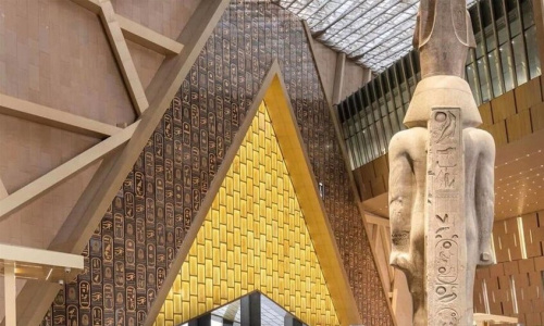 عملة فئة «100 جنيه» تُباع بـ 550 ألفاً.. مصر تكشف عن "مفاجأة" افتتاح المتحف الكبير