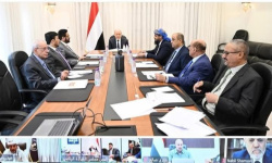 «لا جبايات بعد اليوم».. مجلس القيادة الرئاسي يفرض التحصيل الإلكتروني على المحافظين لتوحيد الموارد