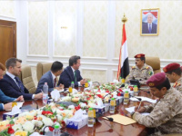 خطر قادم من الصومال... وزير الدفاع يفجر مفاجأة أمام الملحق البريطاني ويكشف عن «التحالف الأخطر» الذي يهدد الملاحة