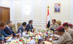 خطر قادم من الصومال... وزير الدفاع يفجر مفاجأة أمام الملحق البريطاني ويكشف عن «التحالف الأخطر» الذي يهدد الملاحة