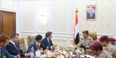 خطر قادم من الصومال... وزير الدفاع يفجر مفاجأة أمام الملحق البريطاني ويكشف عن &laquo;التحالف الأخطر&raquo; الذي يهدد الملاحة